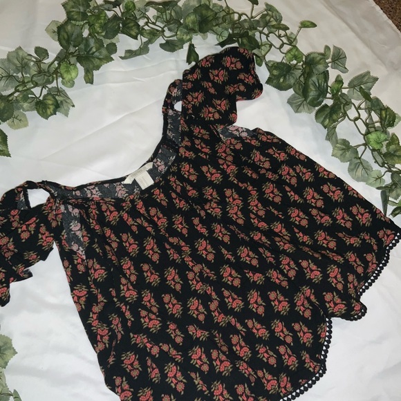 Floral Blouse - Picture 2 of 4